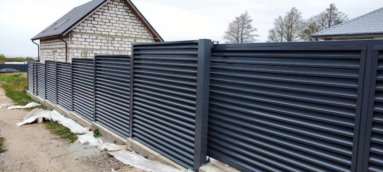 Забор-жалюзи из ламелей ЭКО-Z 24м RAL7024 Серый Графит в Самаре