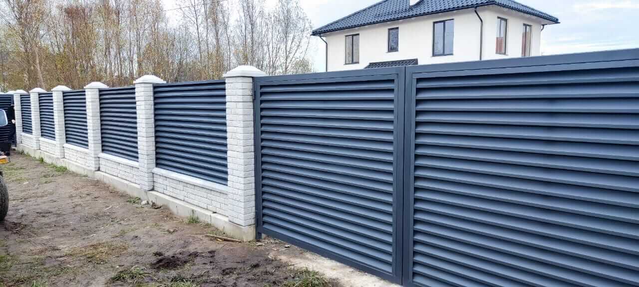 Забор-жалюзи из ламелей ЭКО-Z 32м RAL7024 Серый Графит МАТТЕ фото 5 в Самаре