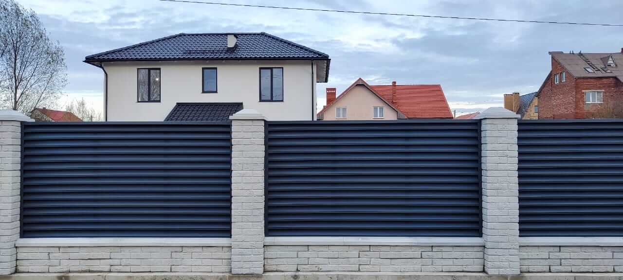Забор-жалюзи из ламелей ЭКО-Z 32м RAL7024 Серый Графит МАТТЕ в Самаре