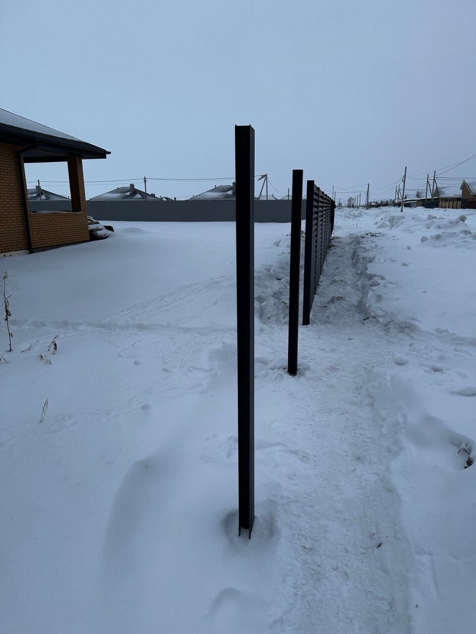 Забор-жалюзи из ламелей еврожалюзи 57м RAL7024 Серый Графит МАТТЕ фото 5 в Самаре