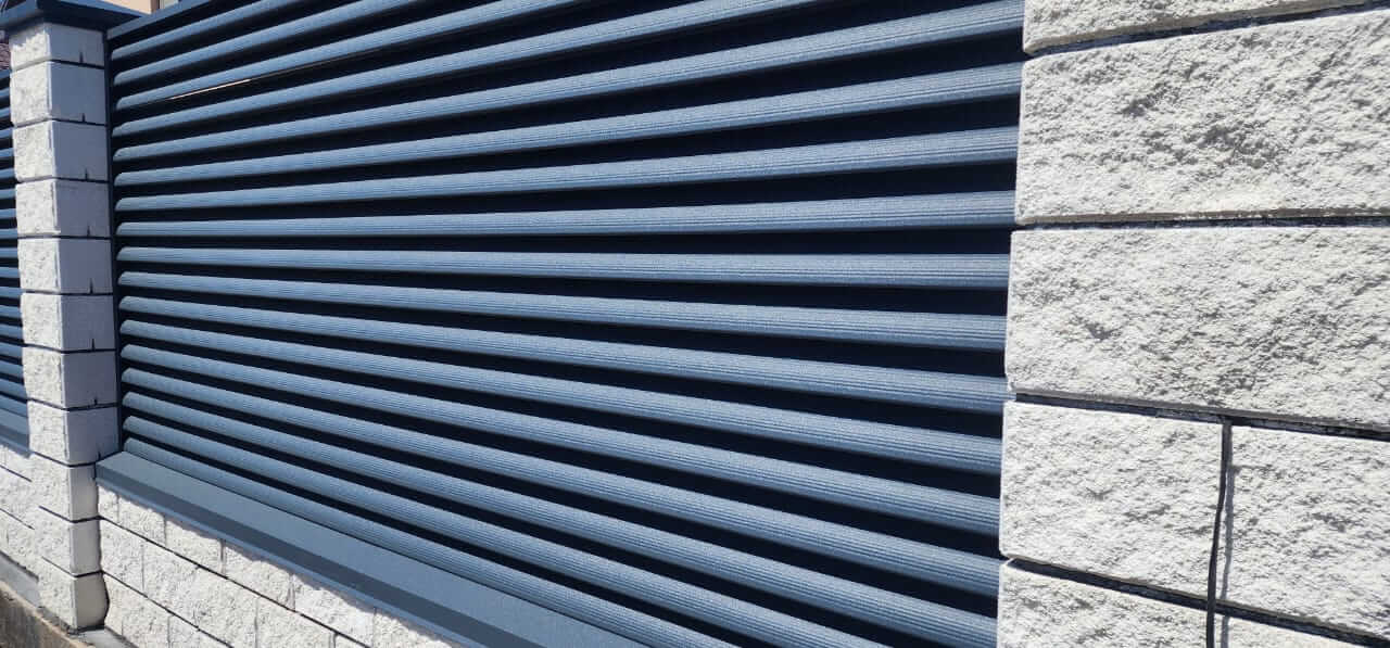 Забор из ламелей Еврожалюзи 32м RAL7024/7024 Серый Графит двусторонний МАТТЕ фото 1 в Самаре