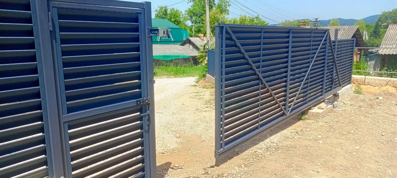 Забор-жалюзи из ламелей Еврожалюзи 53м RAL7024 Серый Графит МАТТЕ фото 16 в Самаре