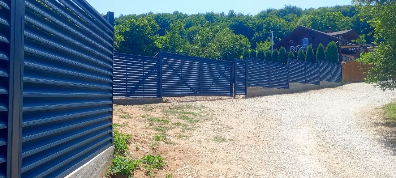 Забор-жалюзи из ламелей Еврожалюзи 53м RAL7024 Серый Графит МАТТЕ фото 8 в Самаре