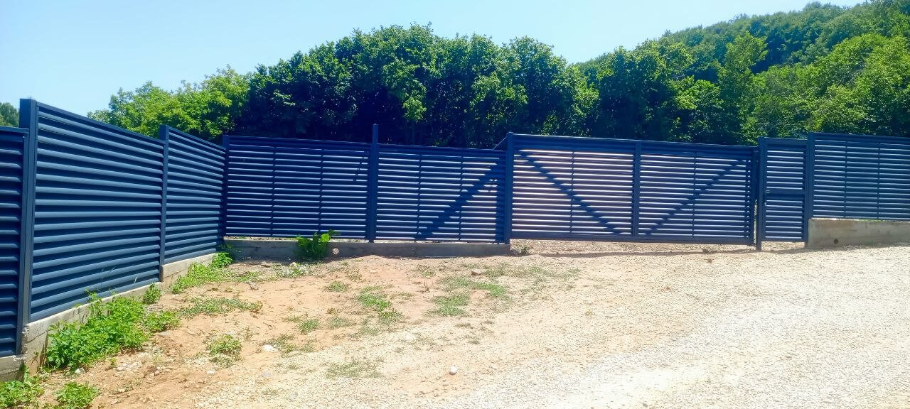 Забор-жалюзи из ламелей Еврожалюзи 53м RAL7024 Серый Графит МАТТЕ фото 7 в Самаре