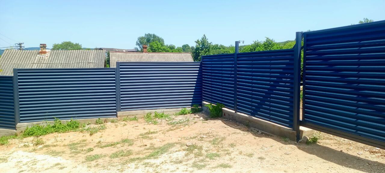 Забор-жалюзи из ламелей Еврожалюзи 53м RAL7024 Серый Графит МАТТЕ фото 4 в Самаре