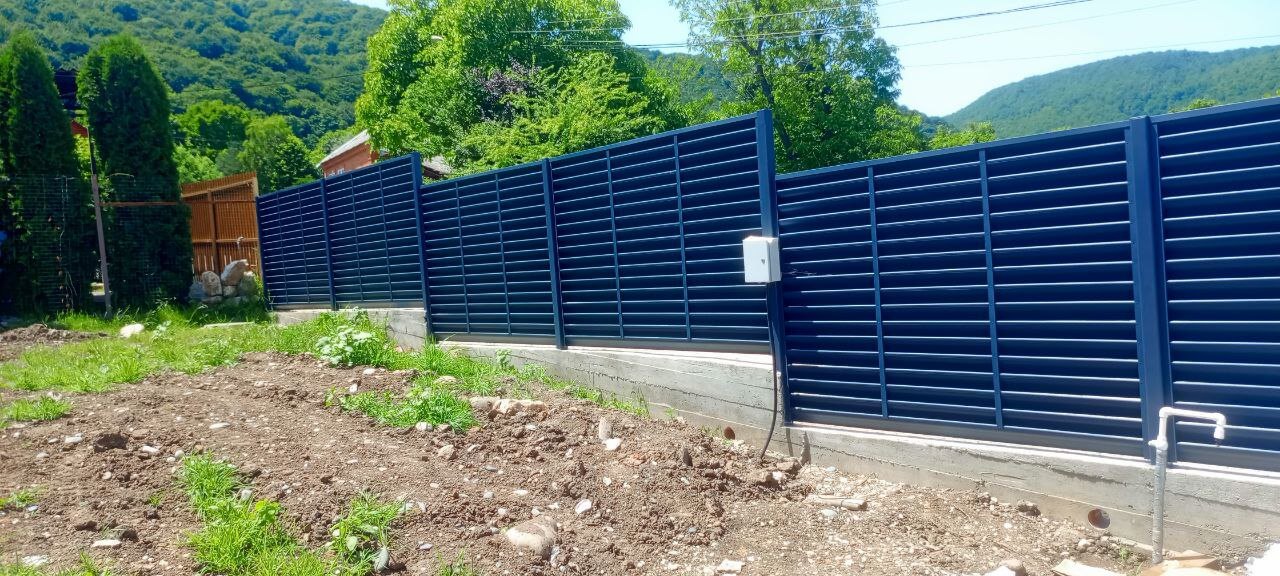 Забор-жалюзи из ламелей Еврожалюзи 53м RAL7024 Серый Графит МАТТЕ фото 3 в Самаре