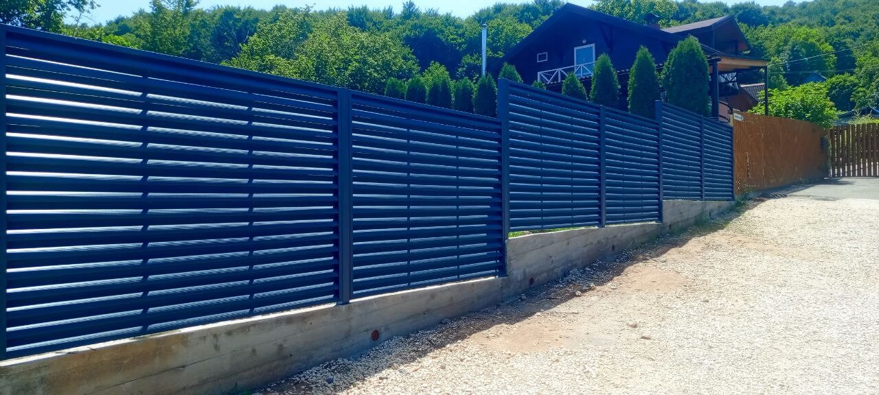 Забор-жалюзи из ламелей Еврожалюзи 53м RAL7024 Серый Графит МАТТЕ фото 12 в Самаре