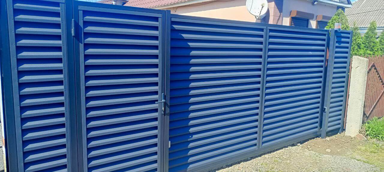 Забор-жалюзи из ламелей Еврожалюзи 53м RAL7024 Серый Графит МАТТЕ фото 10 в Самаре
