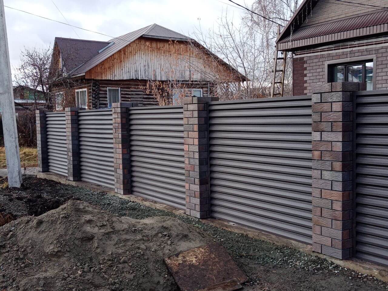 Забор-жалюзи из ламелей ЭКО-Z-US (усиленные) 30м RAL8019/8019 Темный Шоколад двусторонний МАТТЕ в Самаре