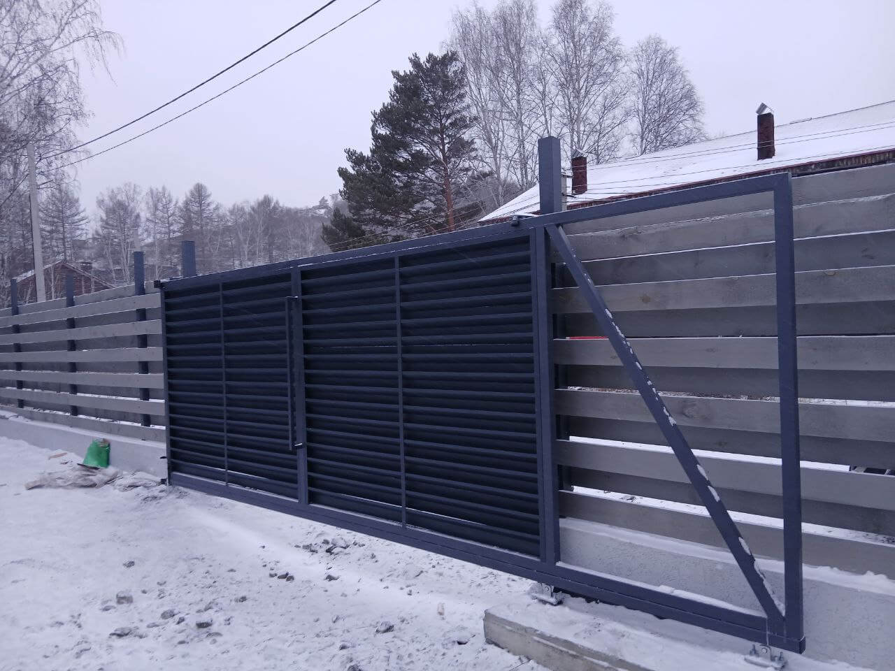 Входная группа из ламелей Хай-Тек RAL7024/7024 Серый Графит двусторонний МАТТЕ фото 4 в Самаре