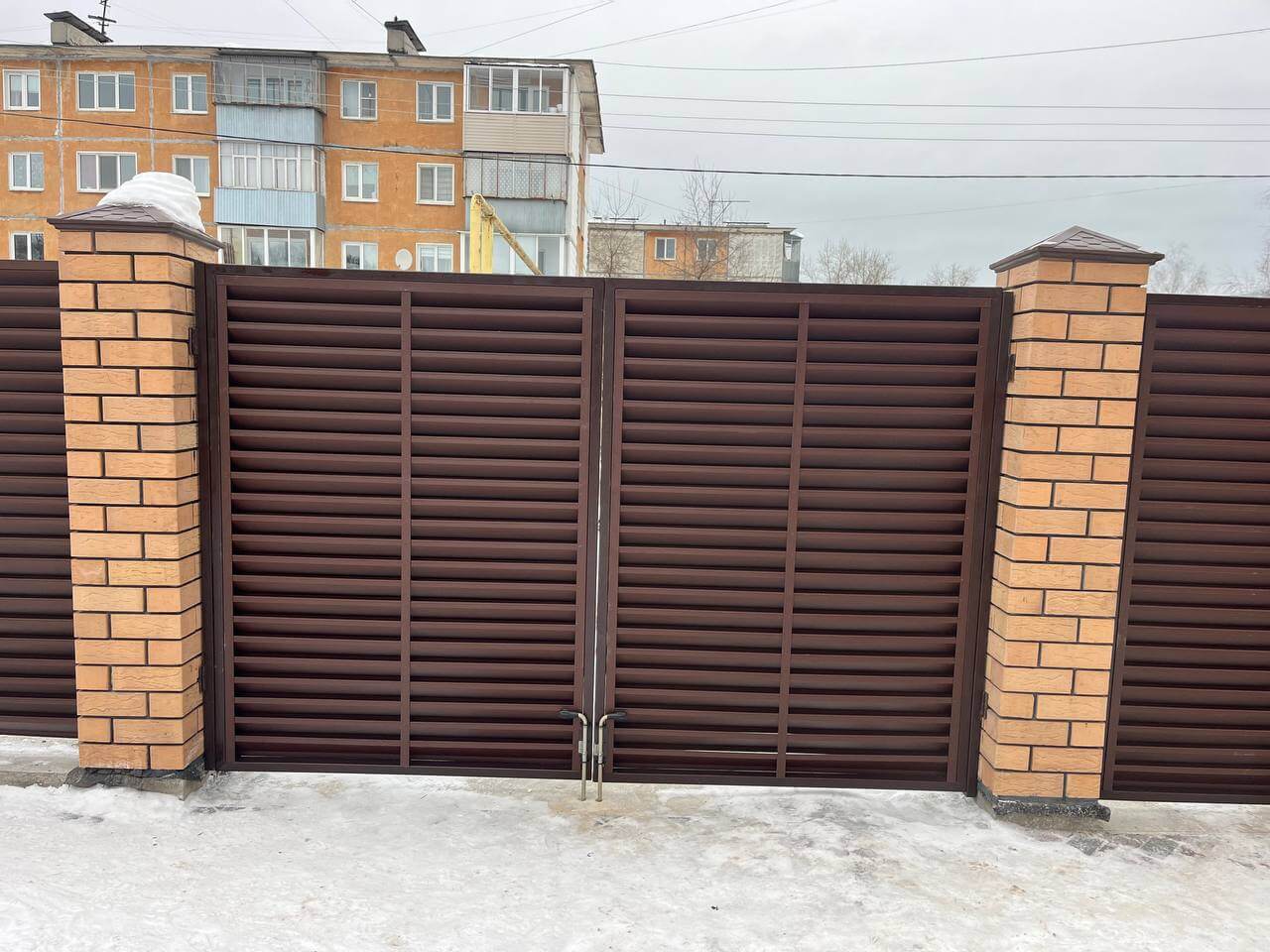 Забор-жалюзи из ламелей ЭКО-Z 87м RAL8017/8017 Шоколад двусторонний МАТТЕ фото 9 в Самаре