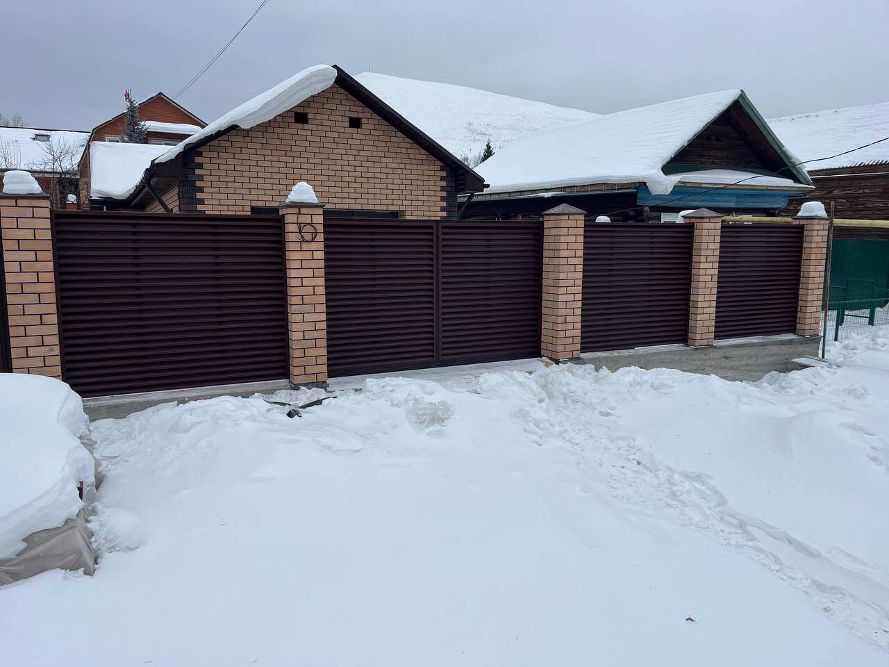 Забор-жалюзи из ламелей ЭКО-Z 87м RAL8017/8017 Шоколад двусторонний МАТТЕ фото 3 в Самаре
