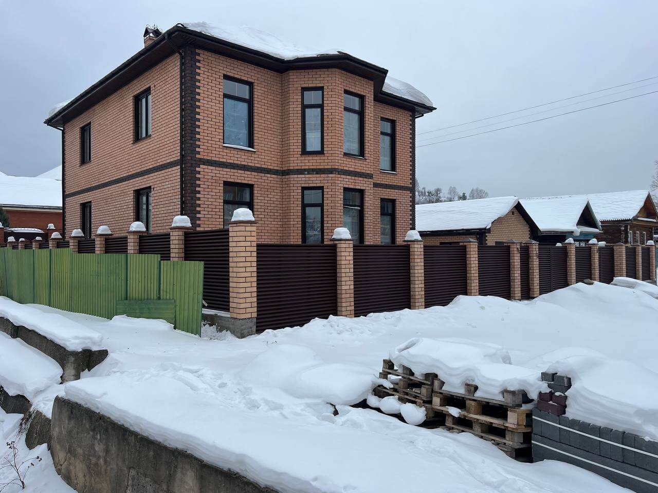 Забор-жалюзи из ламелей ЭКО-Z 87м RAL8017/8017 Шоколад двусторонний МАТТЕ фото 12 в Самаре