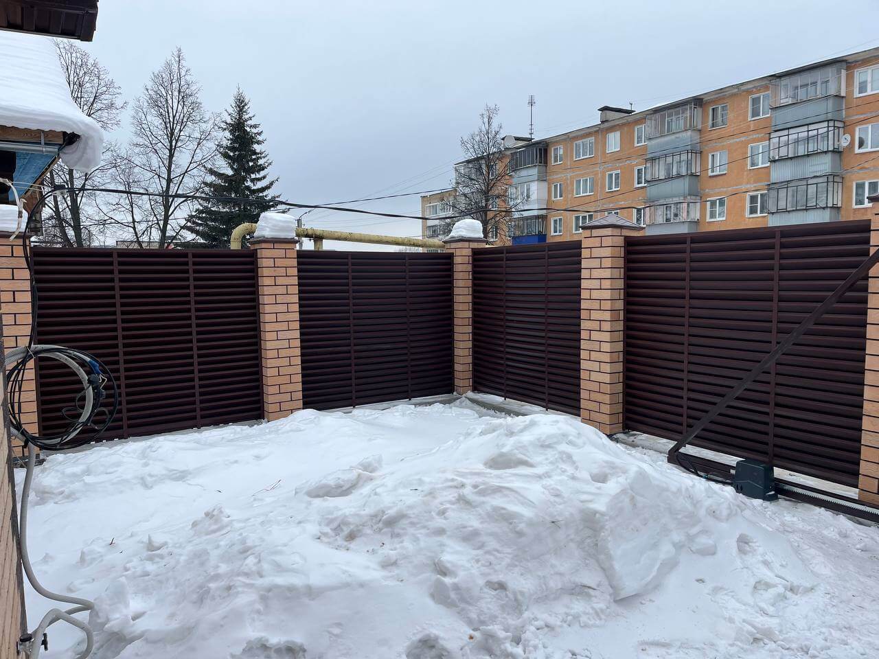 Забор-жалюзи из ламелей ЭКО-Z 87м RAL8017/8017 Шоколад двусторонний МАТТЕ фото 11 в Самаре