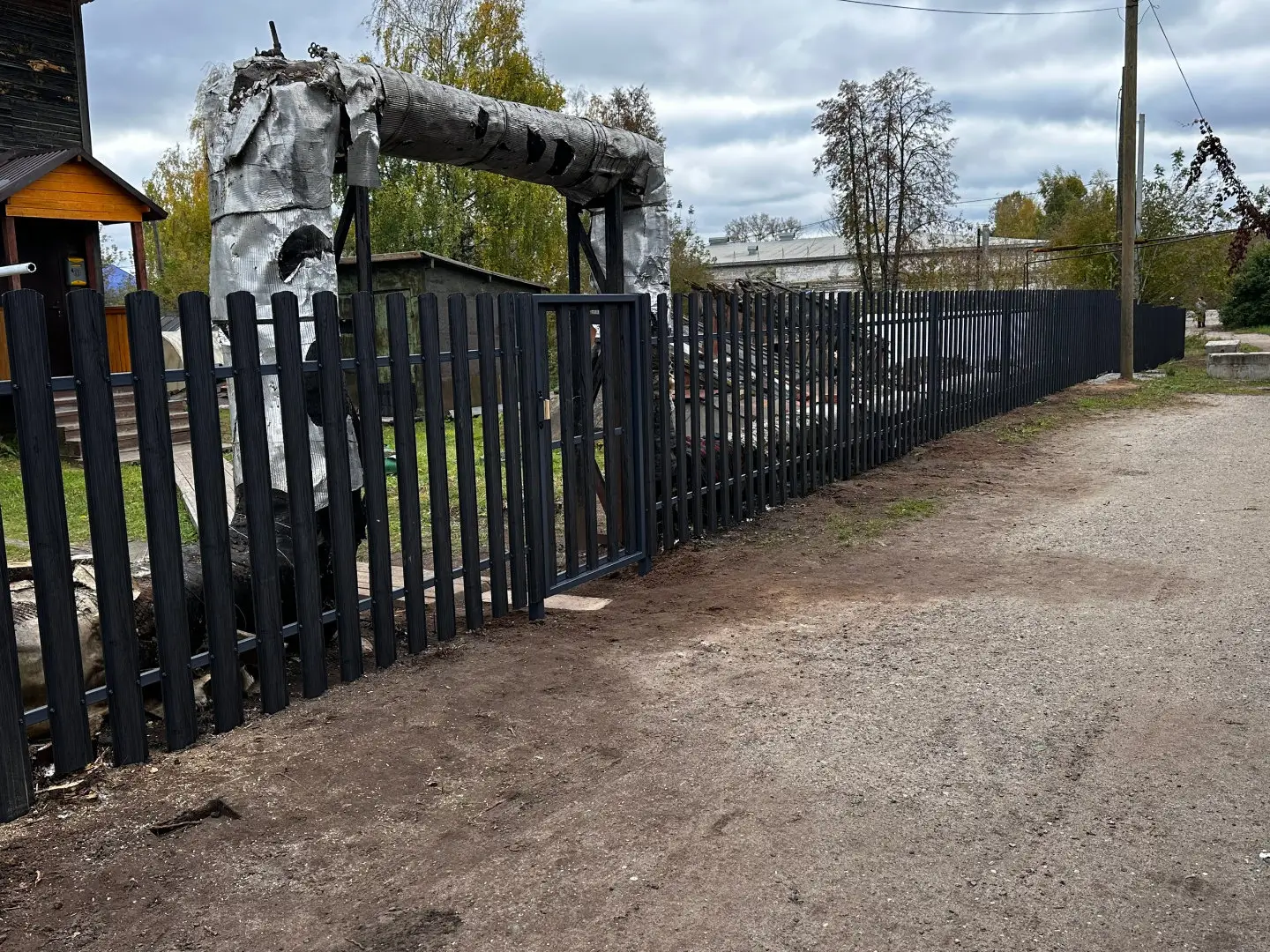 Забор из евроштакетника 63м Черное Дерево 3D Принтек фото 5 в Самаре