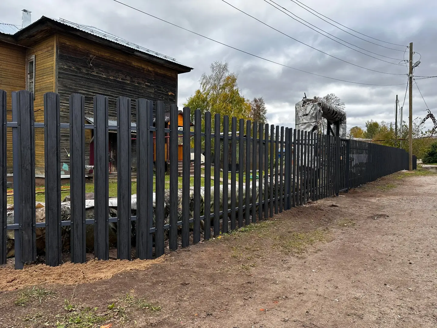 Забор из евроштакетника 63м Черное Дерево 3D Принтек фото 1 в Самаре