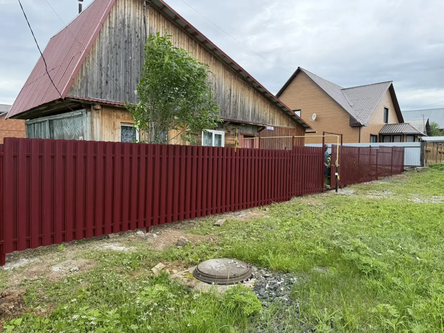 Забор из евроштакетника 24м RAL3005/3005 Красное Вино двусторонний фото 3 в Самаре
