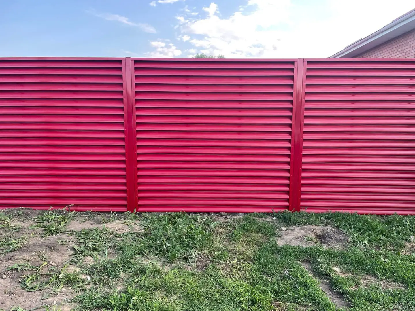 Забор-жалюзи из ламелей Еврожалюзи 24м RAL3003 Рубин в Самаре